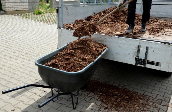 Bulk Mulch Delivery in Draper